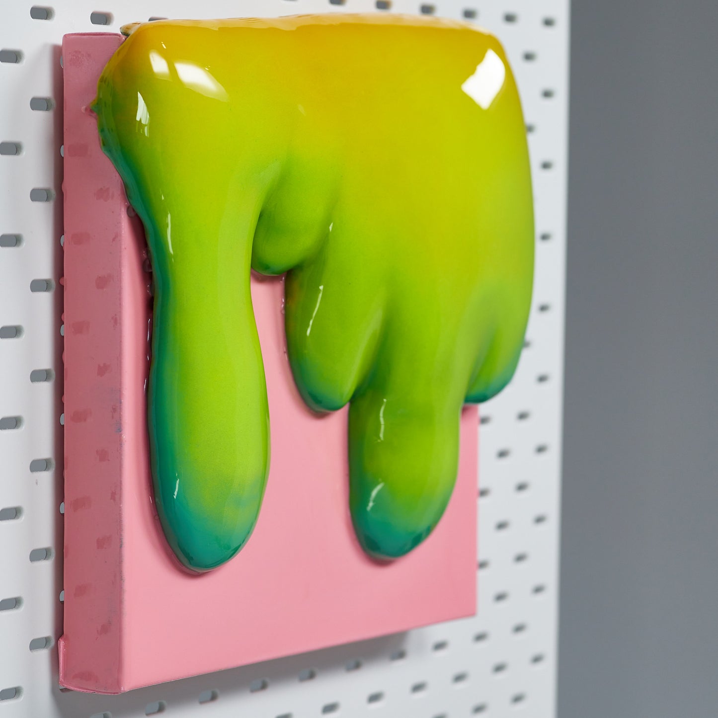 32x32cm | YellowGreen on Pink Drip