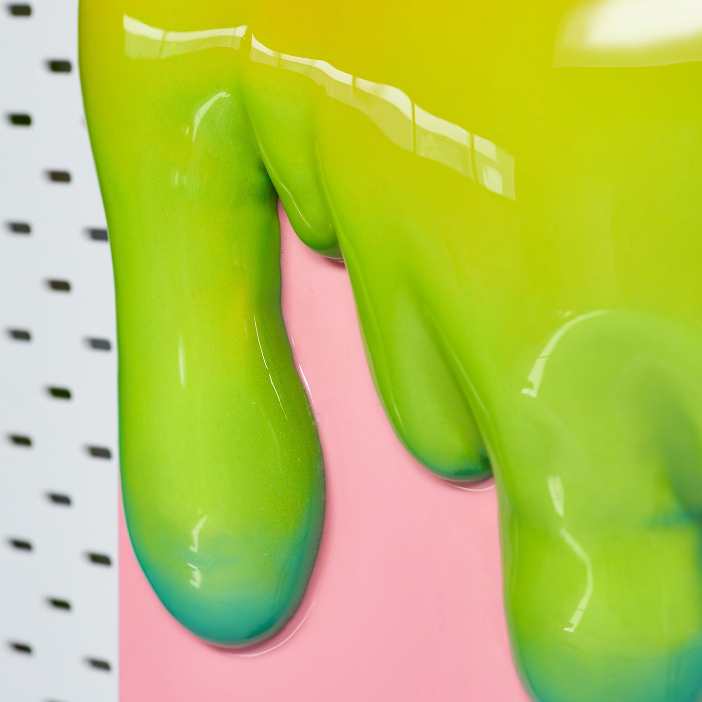 32x32cm | YellowGreen on Pink Drip
