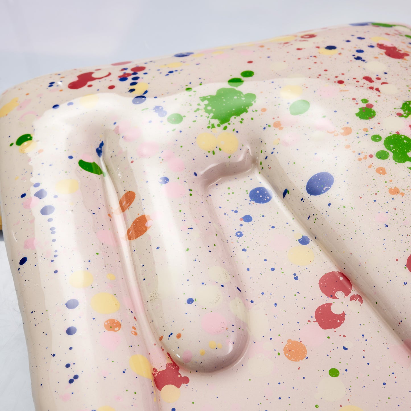 32x32cm | DRIP Serie .A - Bone-white with color splats